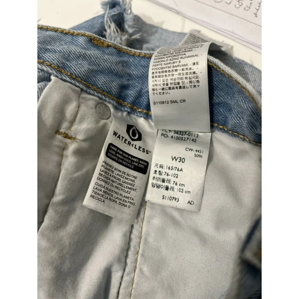 501 Levi’s Cut Off Denim Shorts Light Wash Size 30